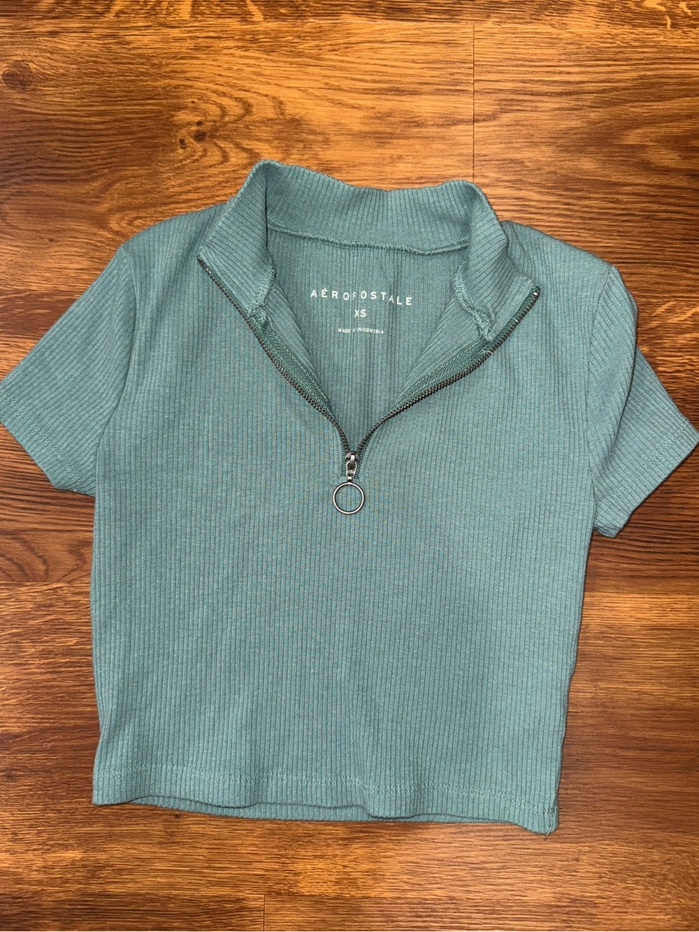 Aeropostale cropped shirt